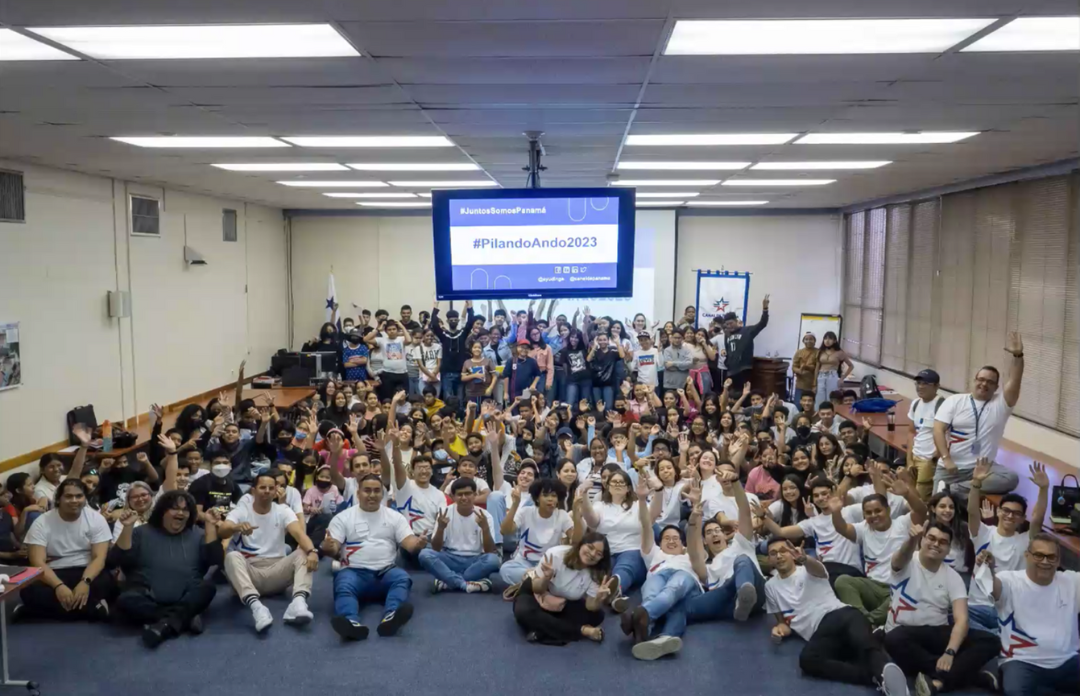 Voluntarios de Multibank apoyan a estudiantes en etapa de ingreso a la universidad