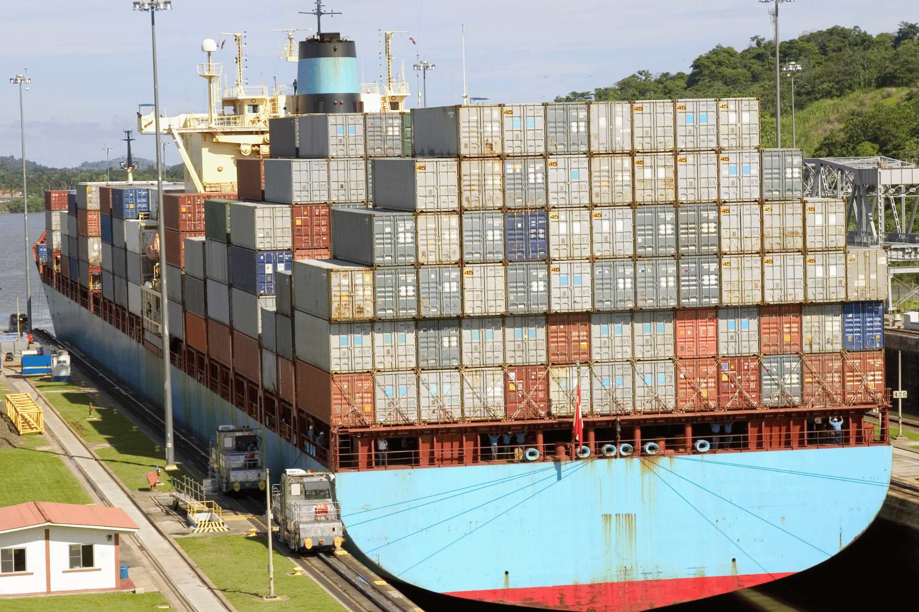 Naviera Maersk retomará tránsitos por el Canal de Panamá en mayo