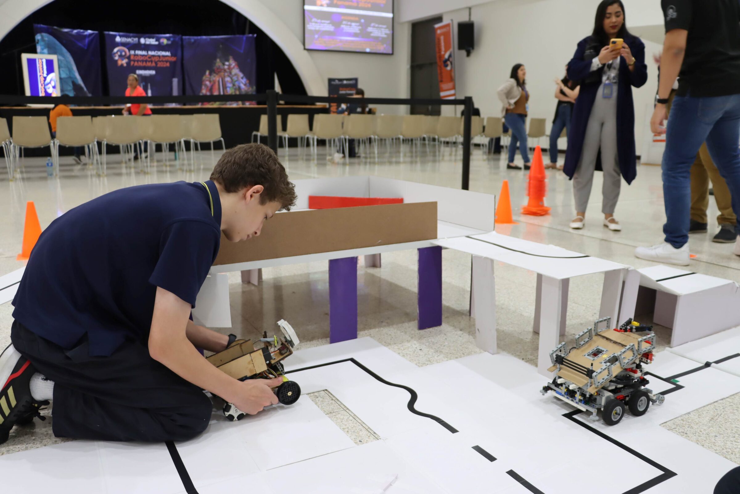 20 colegios compiten en la final Nacional RoboCupJunior