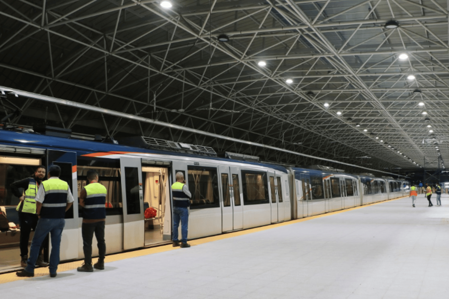 Metro responde a Mulino: no es factible operar después de las 11 de la noche